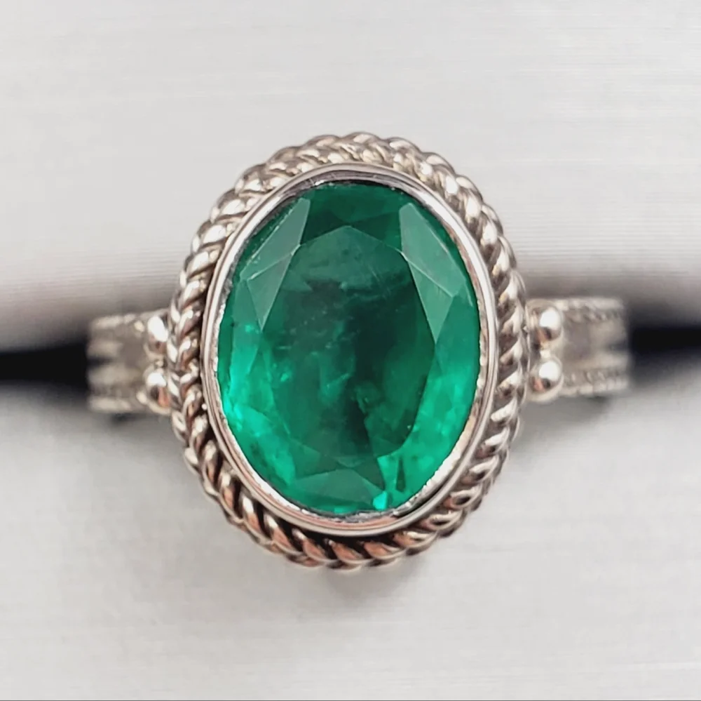 Oval Emerald Green Quartz & 925 Sterling Silver Bezel Set - Rope Design Ring